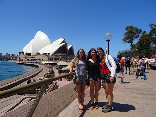Goodbye to the Opera House and my two travelling partners!